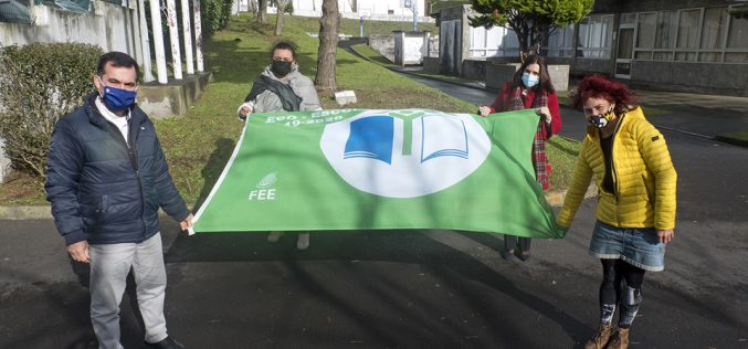 Bandeira Verde hasteada na Escola Básica e Integrada de Lagoa