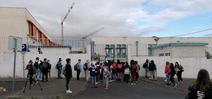 Açores testam alunos da Terceira e São Miguel no regresso às aulas
